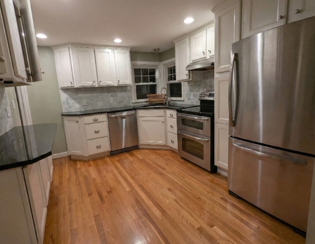 Building Photo - 12 James St