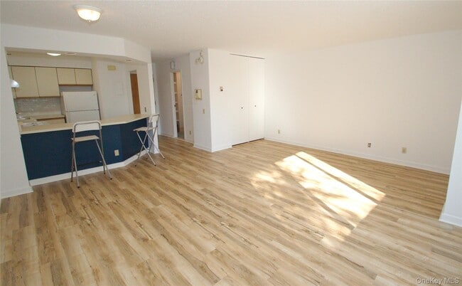 Building Photo - 14 Nosband Ave