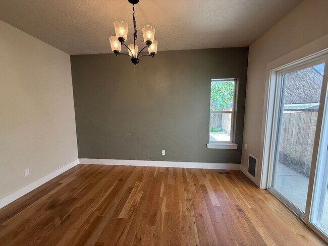 Building Photo - Spacious 3 Bedroom Home with Main-Level Primary Suite in Greenbriar Commons