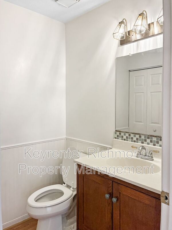 Foto del edificio - 7802 Fitzgerald Ct