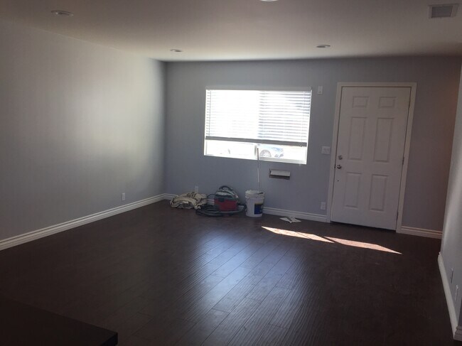 Foto del edificio - 8422 Glider Ave