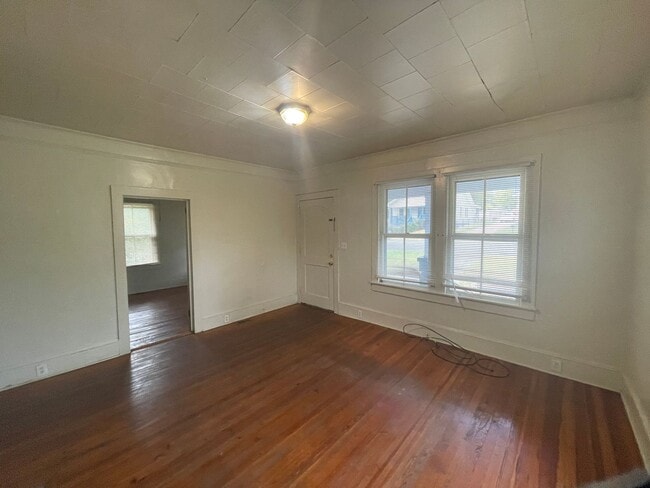 Building Photo - 3 bedroom 1 bathroom house in Shelby