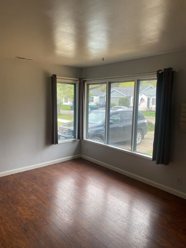 Building Photo - Single Level West Salem Home