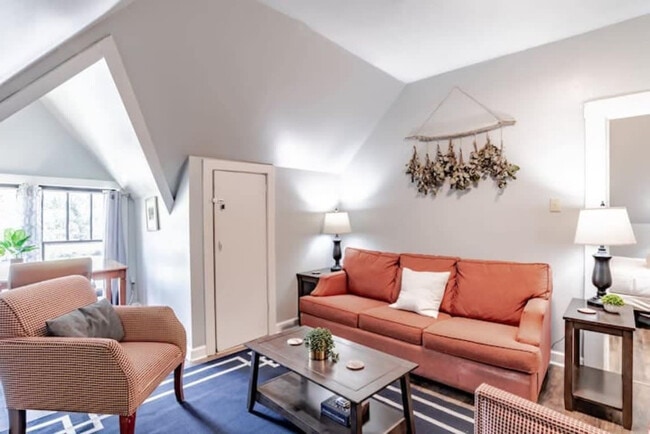 Building Photo - 57 N Ann St