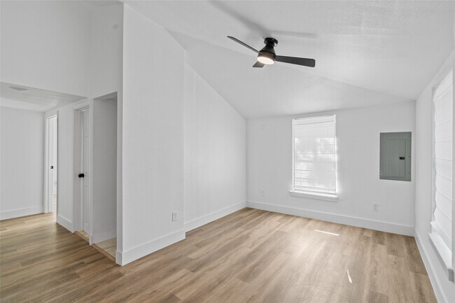 Foto del edificio - 911 Knight St