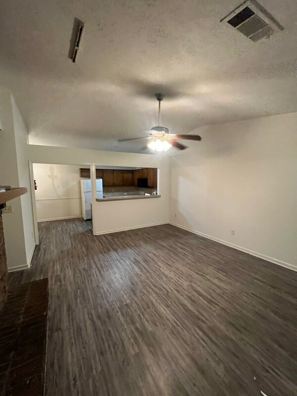 Foto del edificio - 7108 Cross Tie Dr