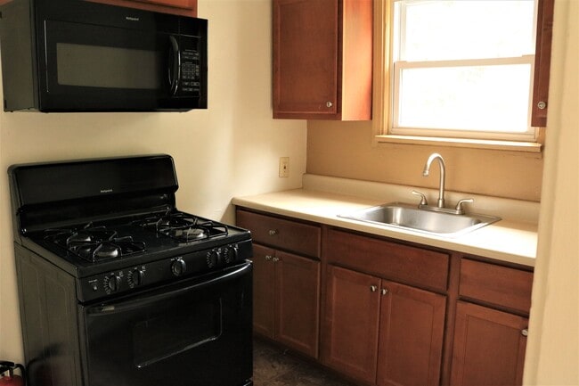 Building Photo - 4004 Beechwood Blvd
