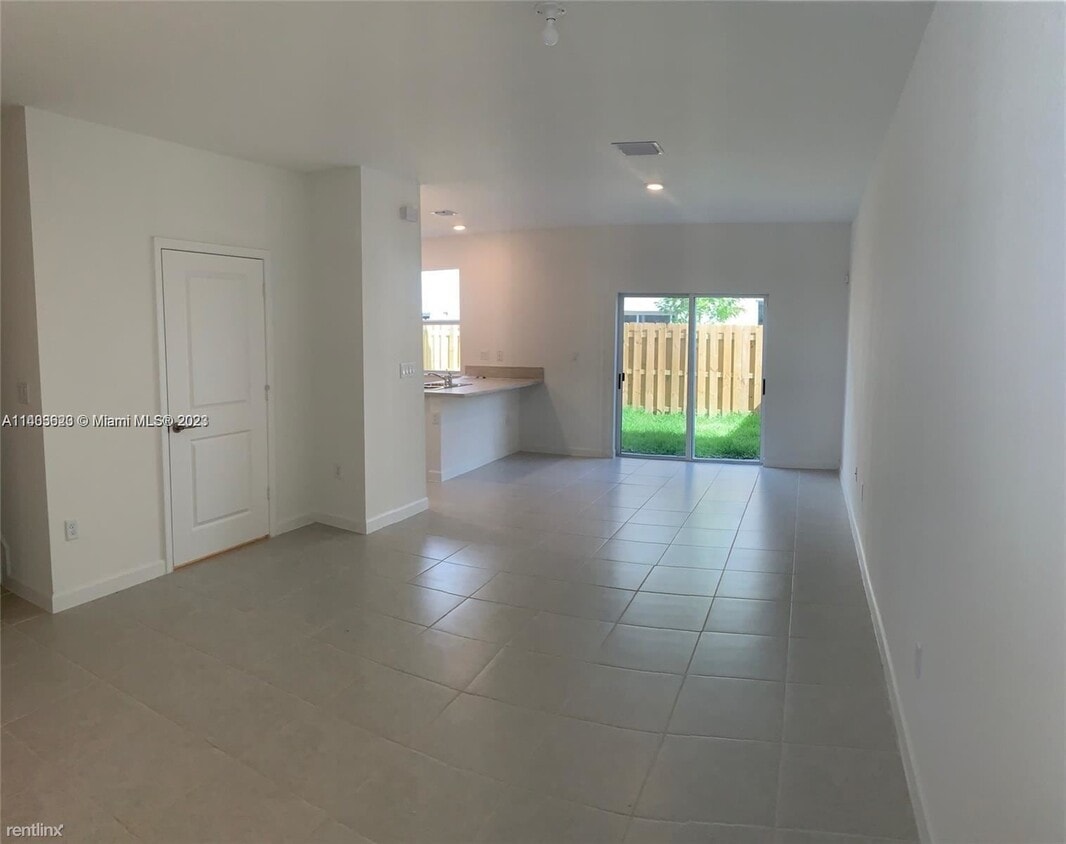 Foto del edificio - 3 br, 2.5 bath House - 2684 SE 12th St