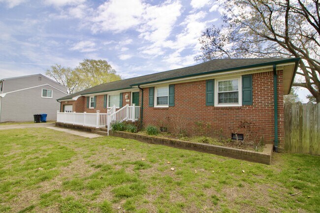 Building Photo - 3421 Petunia Crescent