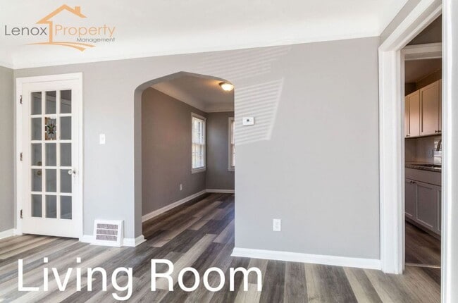 Building Photo - Beautiful 3 bedroom home in Dearborn