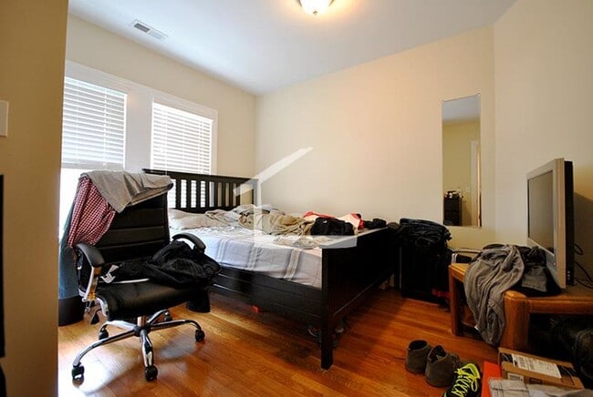 Building Photo - Oak Sq Are, Central Heat/AC, In-Unit Washer and Dryer, Backyard, Eat-in Kitchen