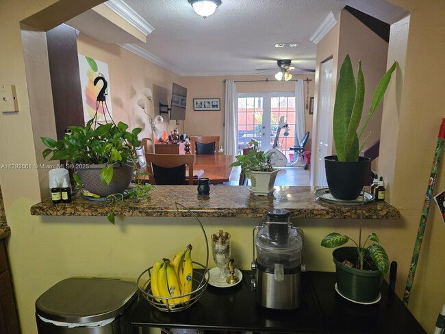 Foto del edificio - 10851 SW 6th St