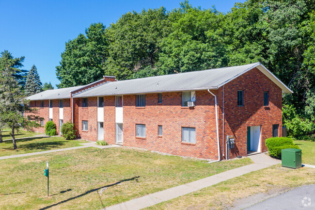 Building Photo - Skytop Village Apartments