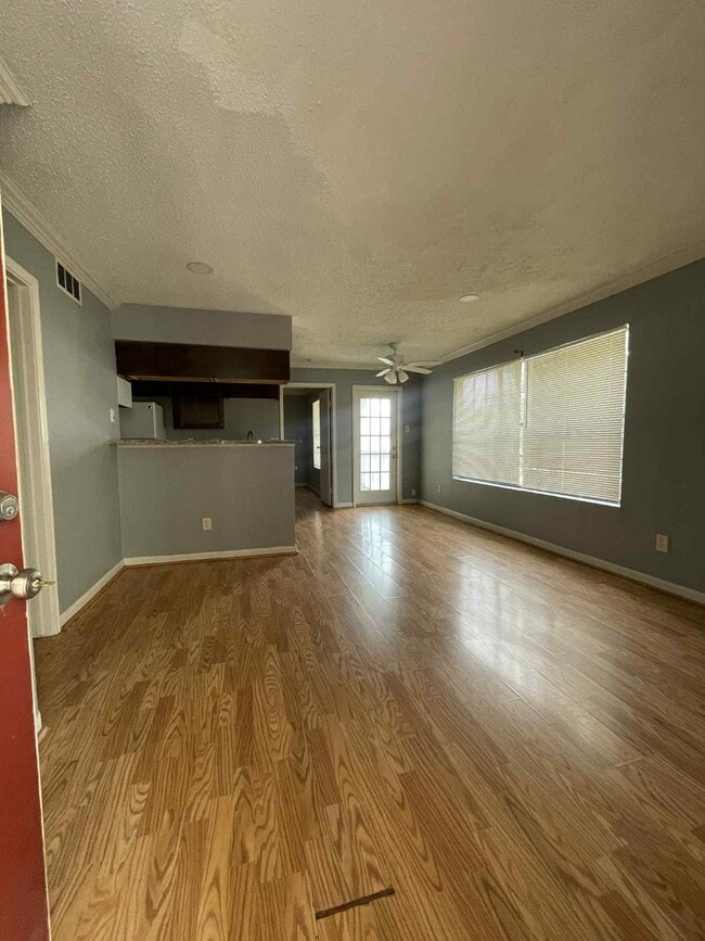 Foto del edificio - 2750 Holly Hall St