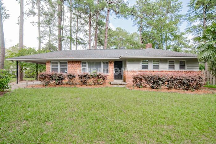 Primary Photo - 2136 Robin Rd