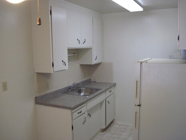 Building Photo - 1283 W Mc Kinley Ave