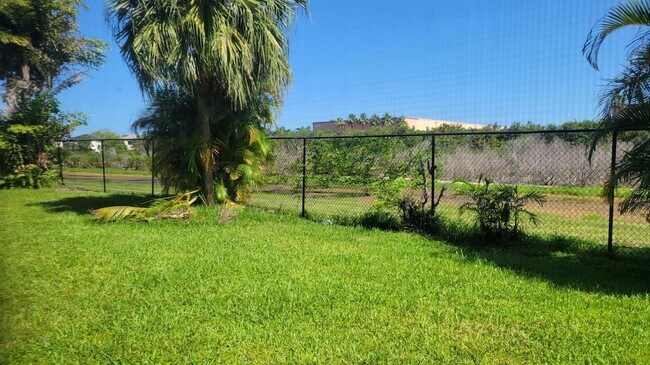 Foto del edificio - 9520 W Daffodil Ln