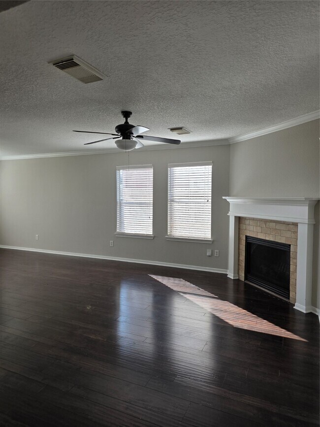 Foto del edificio - 15146 Grassington Dr