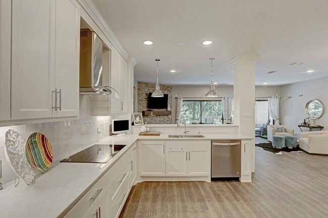 Building Photo - 12625 Memorial Dr