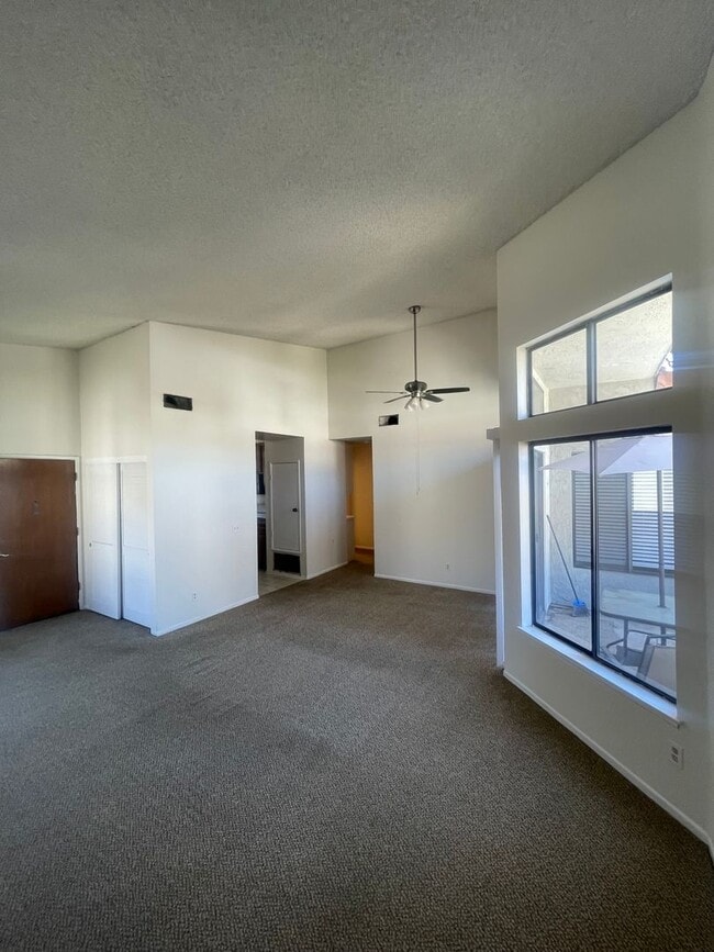 Building Photo - Phillips Ranch 2 Bedroom Condo