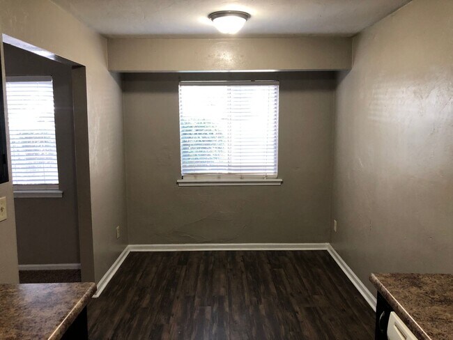 Building Photo - NP- Pointe Ct. 732