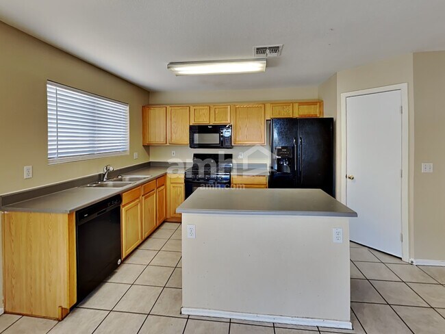 Building Photo - 2256 E Hazeltine Way