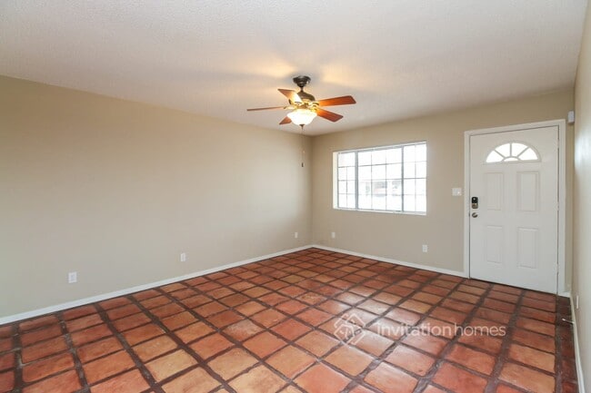 Building Photo - 687 E Del Rio St