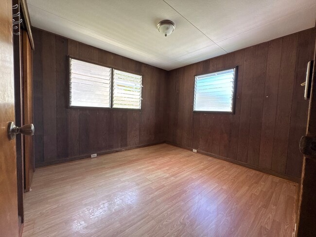 Building Photo - 1581 Pahulu St
