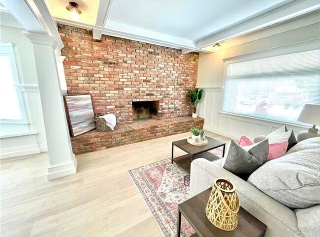Building Photo - Charming 3BR Duplex in Los Angeles