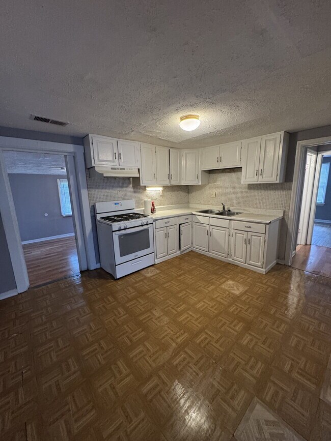 Foto del edificio - Charming three-bedroom property located in...