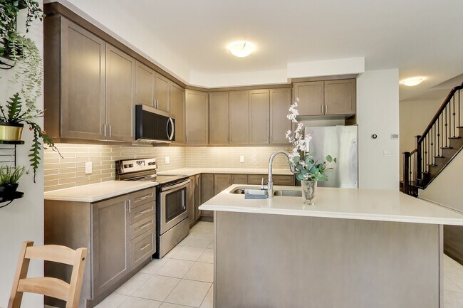 Building Photo - 1161 Carnegie Dr