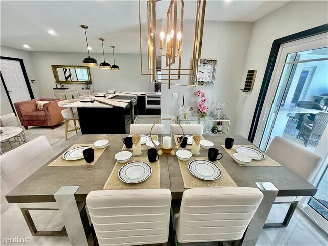 Foto del edificio - 4 br, 2 bath House - 1071 NW 8th St