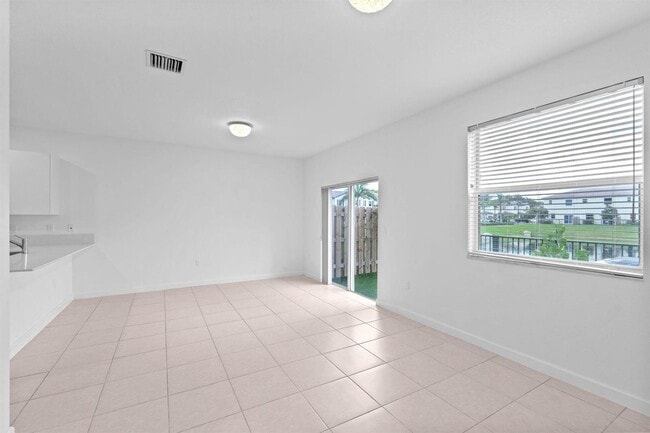 Photo - 5515 NW 27th St Townhome
