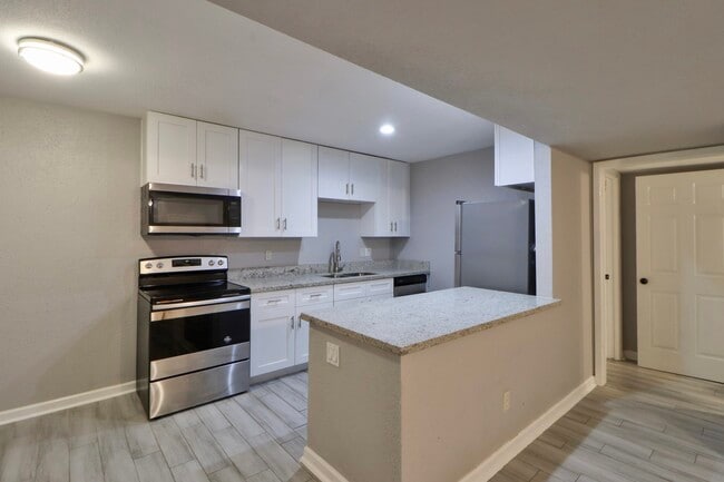 Building Photo - 5929 Queensloch Dr