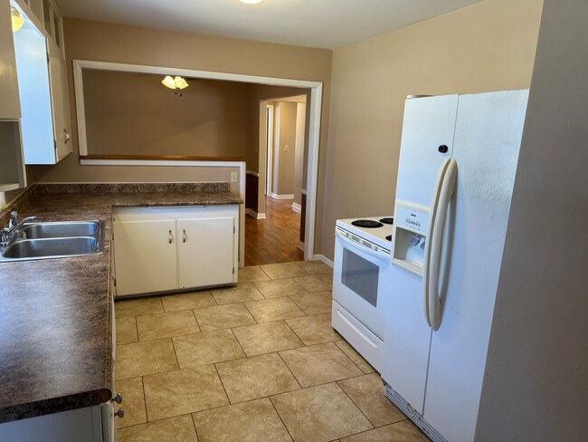 Building Photo - Cozy & Spacious 2-Bedroom Home! Brentwood!...