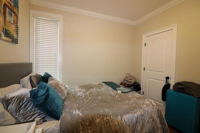 Building Photo - 3 bedroom in Boston MA 02130