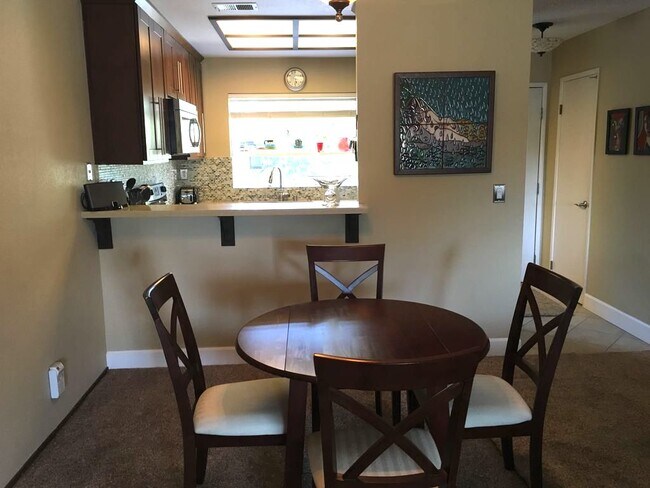 Dining Area - 1400 Bowe Ave