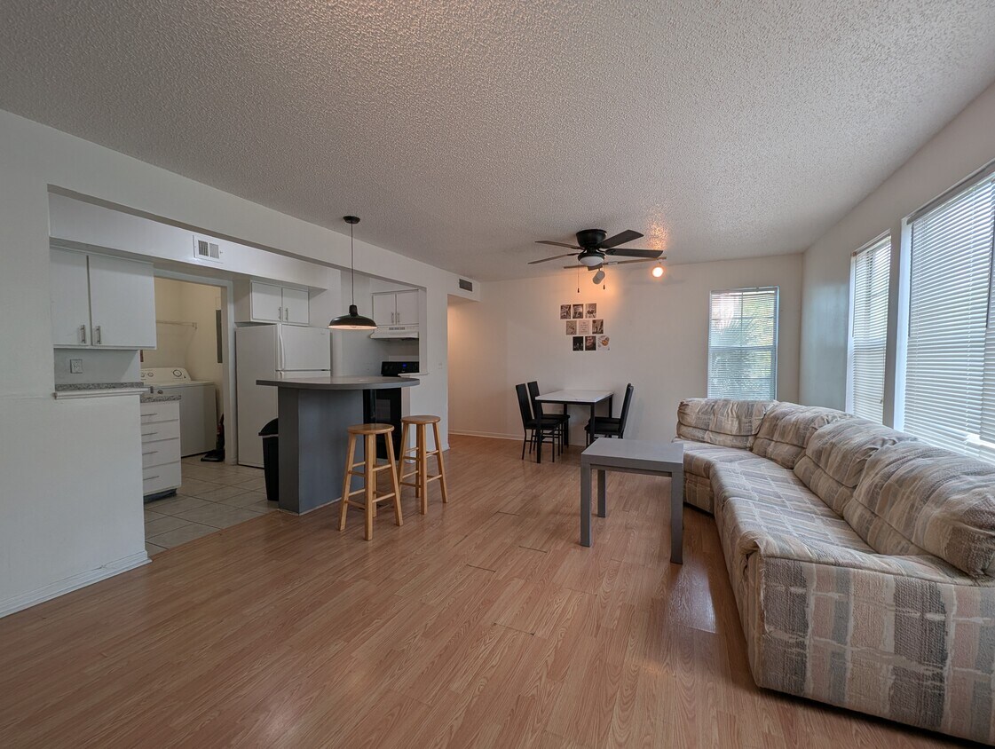 Foto principal - 2601 SW Archer Rd