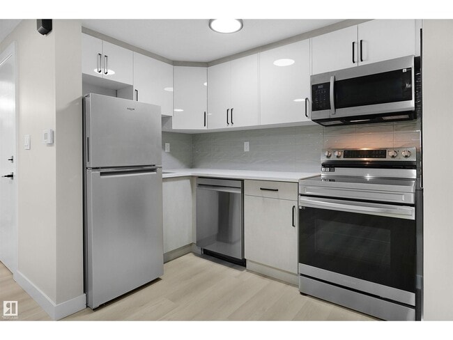 Building Photo - 9145 154 St NW