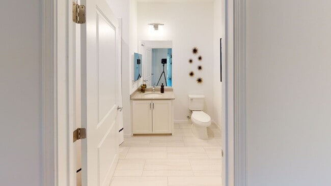 Interior Photo - 34 Bank