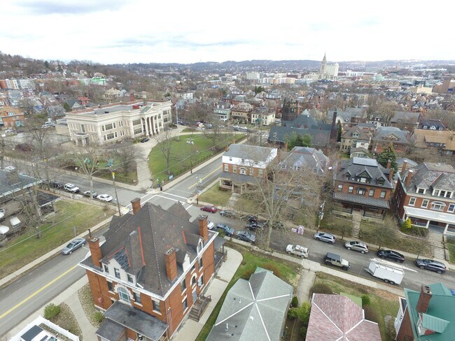 Foto del edificio - 304 S Graham St