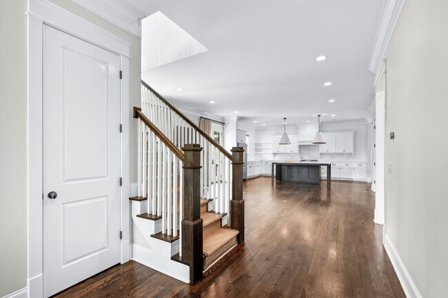 Foto del edificio - Stunning 4BE/3.5BA home in the heart of Gr...