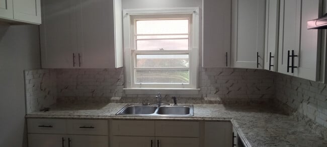 Building Photo - Room in House on Batiste Garden Cir