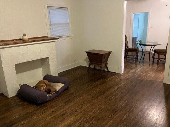 Foto del edificio - 3328 E 7th St