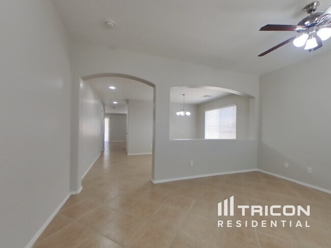 Building Photo - 15458 W Mercer Ln