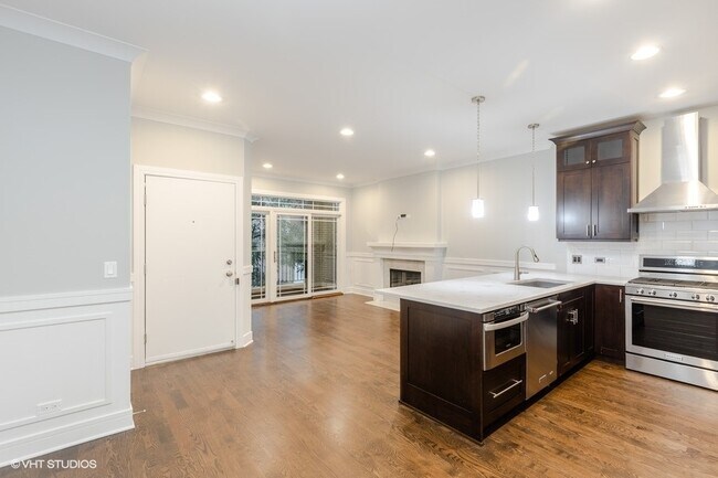 Foto del edificio - 1539 N Western Ave