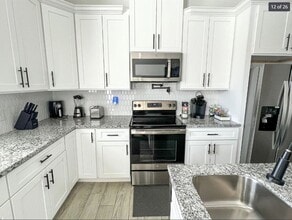 Building Photo - 3407 Sakowitz St