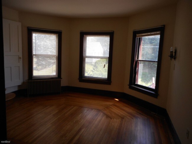 Building Photo - 302 Glenwood Ave