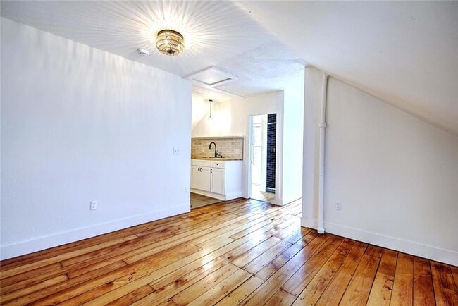 Building Photo - 21 Brewster St