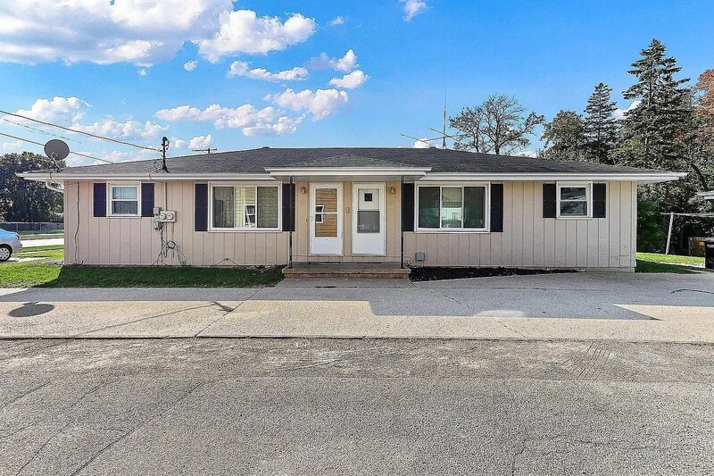 Primary Photo - 2414/2416 East Newberry Street - 2416